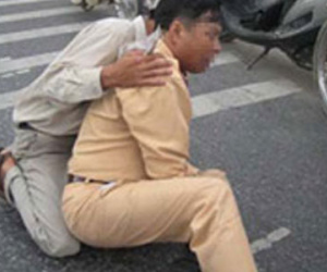 Rút giao đâm CSGT hòng đòi lại xe vi phạm