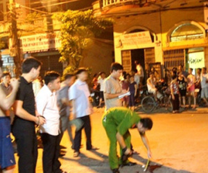 Băng giang hồ bắn người phụ nữ ngã gục trong nhà