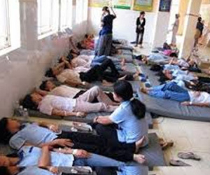 107 công nhân nhập viện sau bữa cơm tối