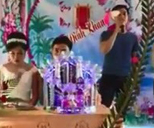 Bạn trai cũ hát "Bản tình ca đầu tiên", cô dâu khóc nức nở