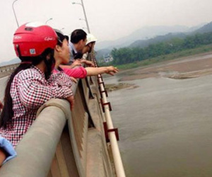 Mâu thuẫn với người yêu, cô gái trẻ gieo mình xuống sông