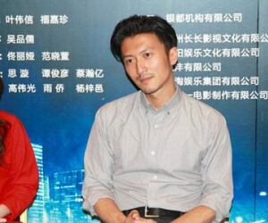 Tạ Đình Phong khó chịu khi bị hỏi chuyện Vương Phi mang bầu
