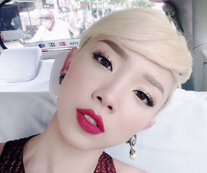 Tóc Tiên khoe ảnh selfie bị chê xấu như "phù thủy"