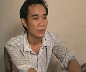 Bị đánh sắp chết, thiếu phụ vẫn cố mặn nồng với tình trẻ