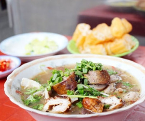 Đi tìm 3 quán cháo lòng lâu năm ở Sài Gòn