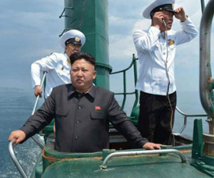 Sách Triều Tiên khẳng định Kim Jong-un biết lái xe từ 3 tuổi