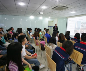 Xôn xao quy định “cấm thầy yêu trò”: Nhà trường nói gì?