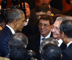 Lãnh đạo Mỹ, Cuba bắt tay nhau tại Panama