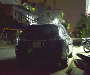 Phó tổng giám đốc ngân hàng Việt Á chĩa súng vào mặt nhân viên taxi