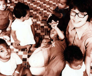Tấm lòng nữ y tá Mỹ che chở trẻ mồ côi Việt thời chiến tranh