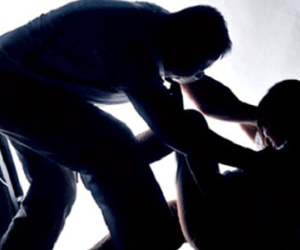 Dụ xin việc cho bé gái để đòi làm “chuyện người lớn”