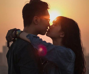 Chuyện tình của đôi 9X hôn nhau trên các phố Hà Nội