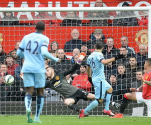 HI HỮU: CĐV ăn đậm vì cược Aguero mở tỷ số và Man United thắng 4-2
