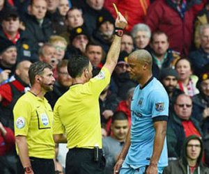 Man City: Suy sụp vì Kompany và hàng thủ