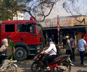 Lửa ngùn ngụt thiêu trụi cả dãy nhà hàng, quán bar Hải Phòng