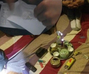 Bán hàng rồi được "thượng đế" mời cùng "đập đá"
