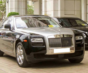Cặp đôi xe siêu sang Rolls-Royce, Maybach hội ngộ ở Sài Gòn