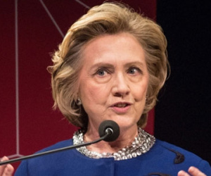 Bia mộ cha bà Hillary Clinton bị xô đổ