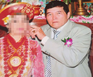 Cụ ông giả công an để... lừa tình gái trẻ