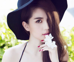 Ngọc Trinh nhận giải Nữ hoàng bikini Châu Á