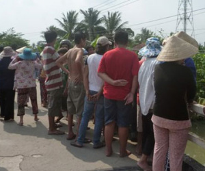 Phát hiện thi thể người phụ nữ nổi trên kênh