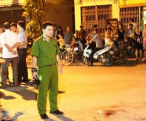 Vác mã tấu đi trả thù không được, truy sát luôn... hàng xóm