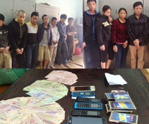 Bắt 10 con bạc đang sát phạt lúc nửa đêm