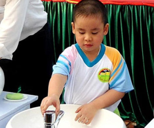 Bệnh hô hấp tăng, tay chân miệng vào mùa