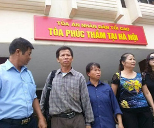 Clip: Cả trăm người theo dõi tòa xin lỗi ông Nguyễn Thanh Chấn