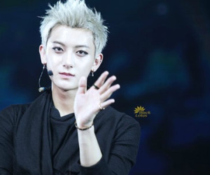 Công ty SM lên tiếng về tin Tao (EXO) tách nhóm