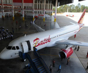 Máy bay Indonesia hạ cánh khẩn cấp vì nghi có bom