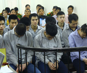 Cô gái cùng đồng bọn truy sát thanh niên chết chìm dưới hồ