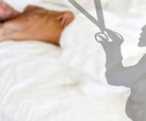 Đang ngủ, bị vợ cắt "của quý"