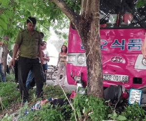 Tai nạn hy hữu: Xe khách không người lái cán chết nữ thợ ảnh