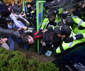 13.000 người biểu tình đòi điều tra kĩ thảm kịch Sewol