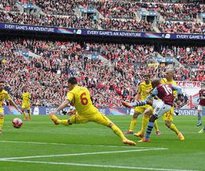 Bán kết Cúp FA: Đánh bại Liverpool, Aston Villa vào Chung kết gặp Arsenal