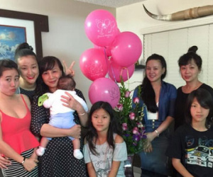 Con gái Maya bất ngờ "lộ diện" trong sinh nhật bà ngoại