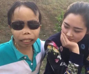 Đại gia siêu xấu khoe "ảnh nóng" với gái xinh gây bão trên mạng