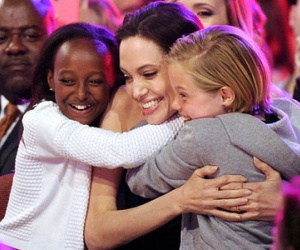 Angelina Jolie và Brad Pitt đến Syria nhận con gái nuôi?