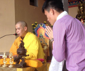 Công Vinh quy y cửa Phật