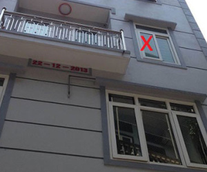 Nữ giám đốc gục chết cạnh con dao dính máu