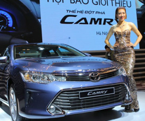 Ảnh thực tế Toyota Camry 2015 màu xanh ghi vừa ra mắt