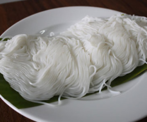 Cảnh báo chất cấm gây ung thư có trong bún, phở