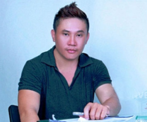 Cuộc sống phức tạp của đạo diễn kiêm "tú ông"