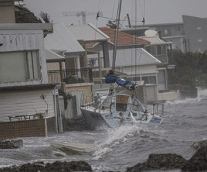 Rùng mình với sức tàn phá khủng khiếp của cơn bão mới đổ bộ vào Australia