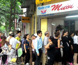 Xếp hàng từ 5h sáng mua bánh trôi ăn Tết Hàn thực