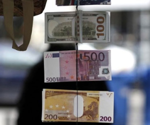 Eurozone chìm ngập trong nợ nần