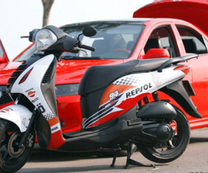 Honda PS độ tem phong cách MotoGP ở Sài Gòn