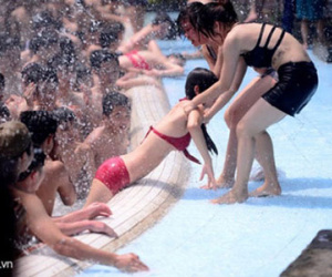 Khi tâm hồn “rách nát” hơn cả bikini