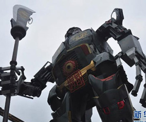 Sững sờ trước tượng Quan Công khổng lồ giống... robot